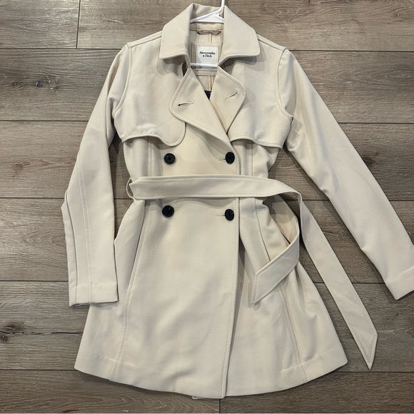 NWT Abercrombie & Fitch Cream Trench Coat Classic Design with Belt Tie Waist XS - Picture 1 of 3